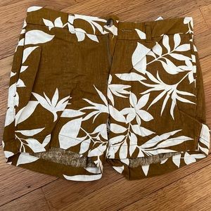 Old Navy Everyday Short: Floral Design Shorts - Size 2 (NWOT)